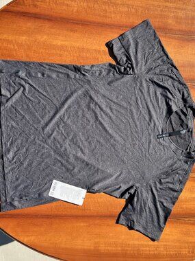 NWT Lululemon Textured Training Short Sleeve Shirt Dark Gray Size L